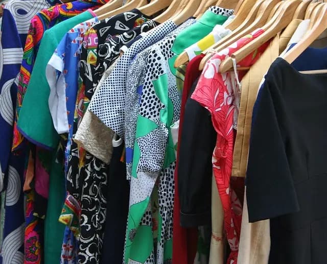 Les Indispensables d'une Garde-Robe Inclusive et Éthique