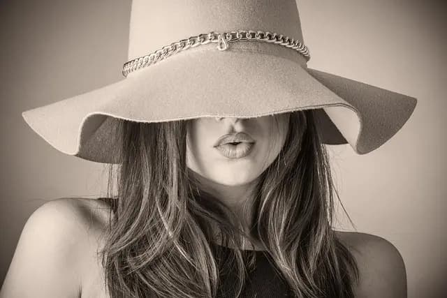 Top 10 des Accessoires Indispensables pour un Look Inclusif