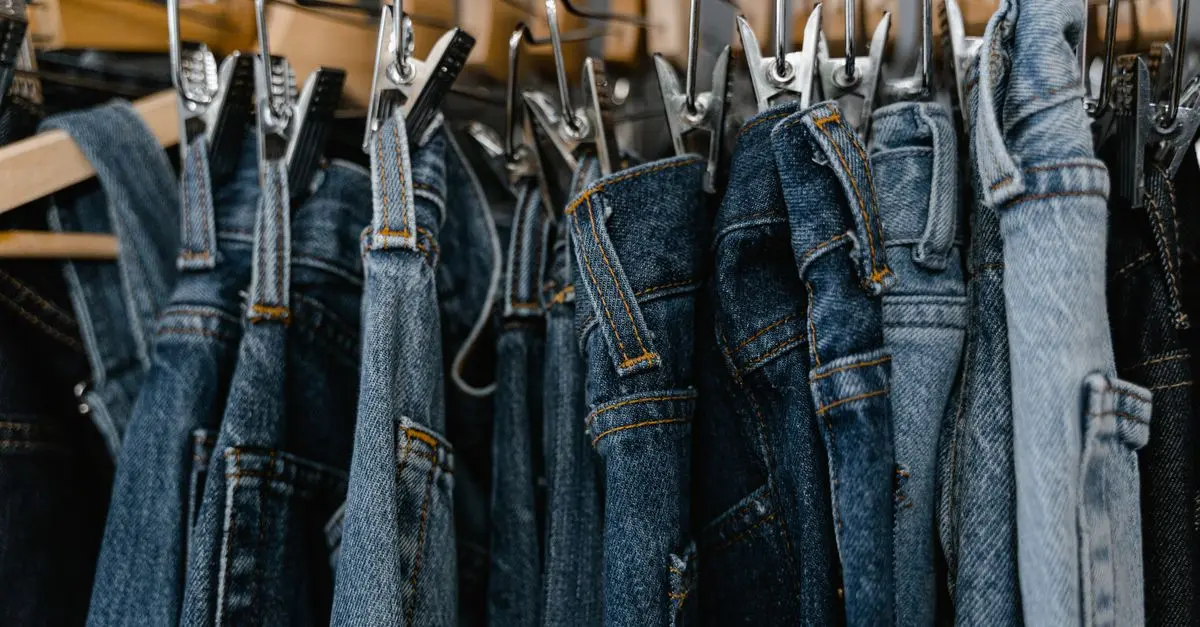 Comment Porter le Denim de Manière Opulente
