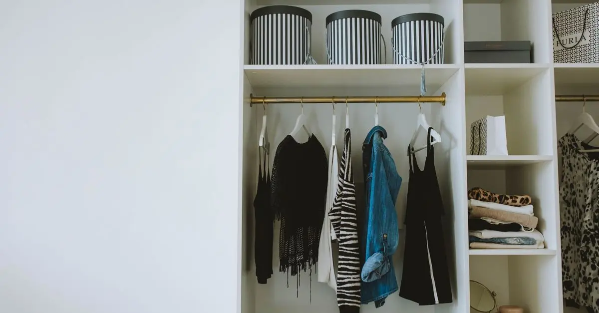 Comment Créer une Garde-Robe Équilibrée et Inclusive