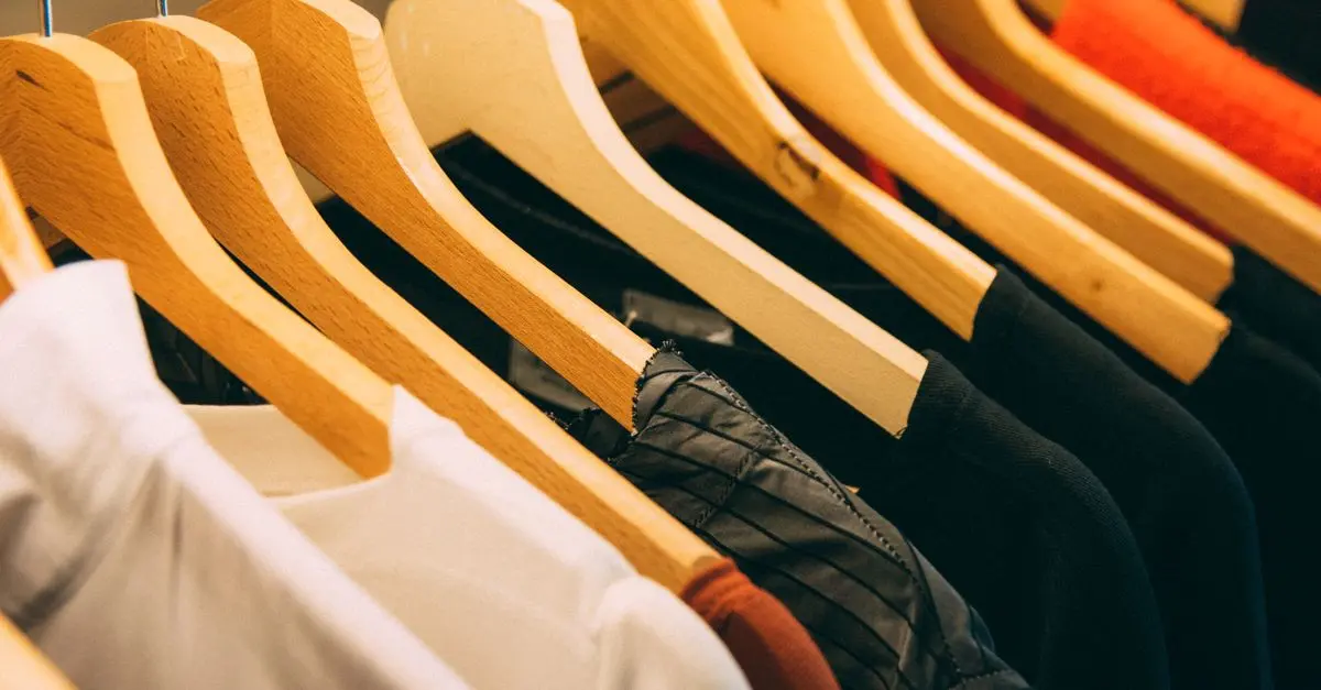 Comment Créer une Garde-Robe Écologique et Inclusive